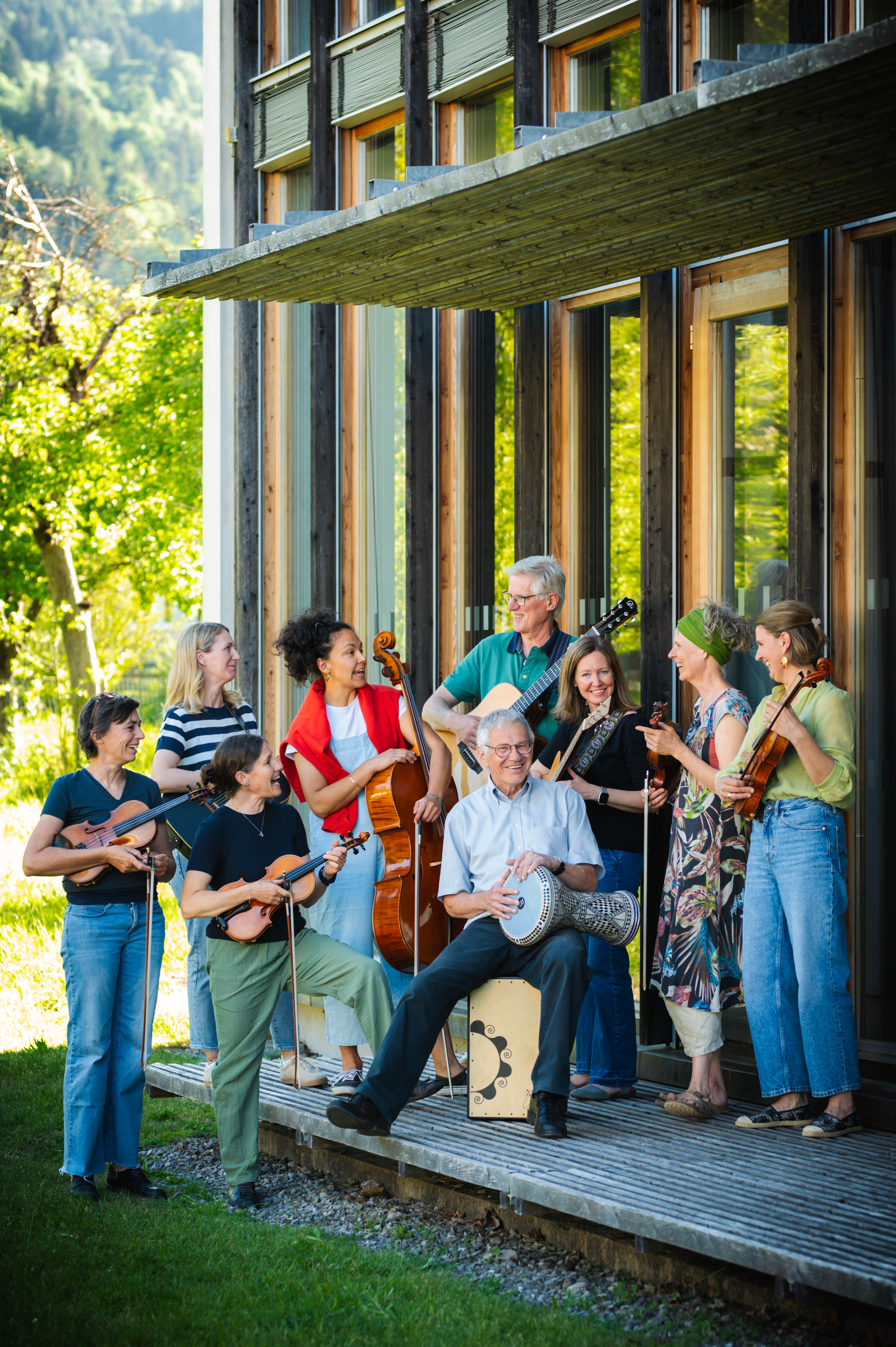 Druschauna Folkestra auf der Terrasse
