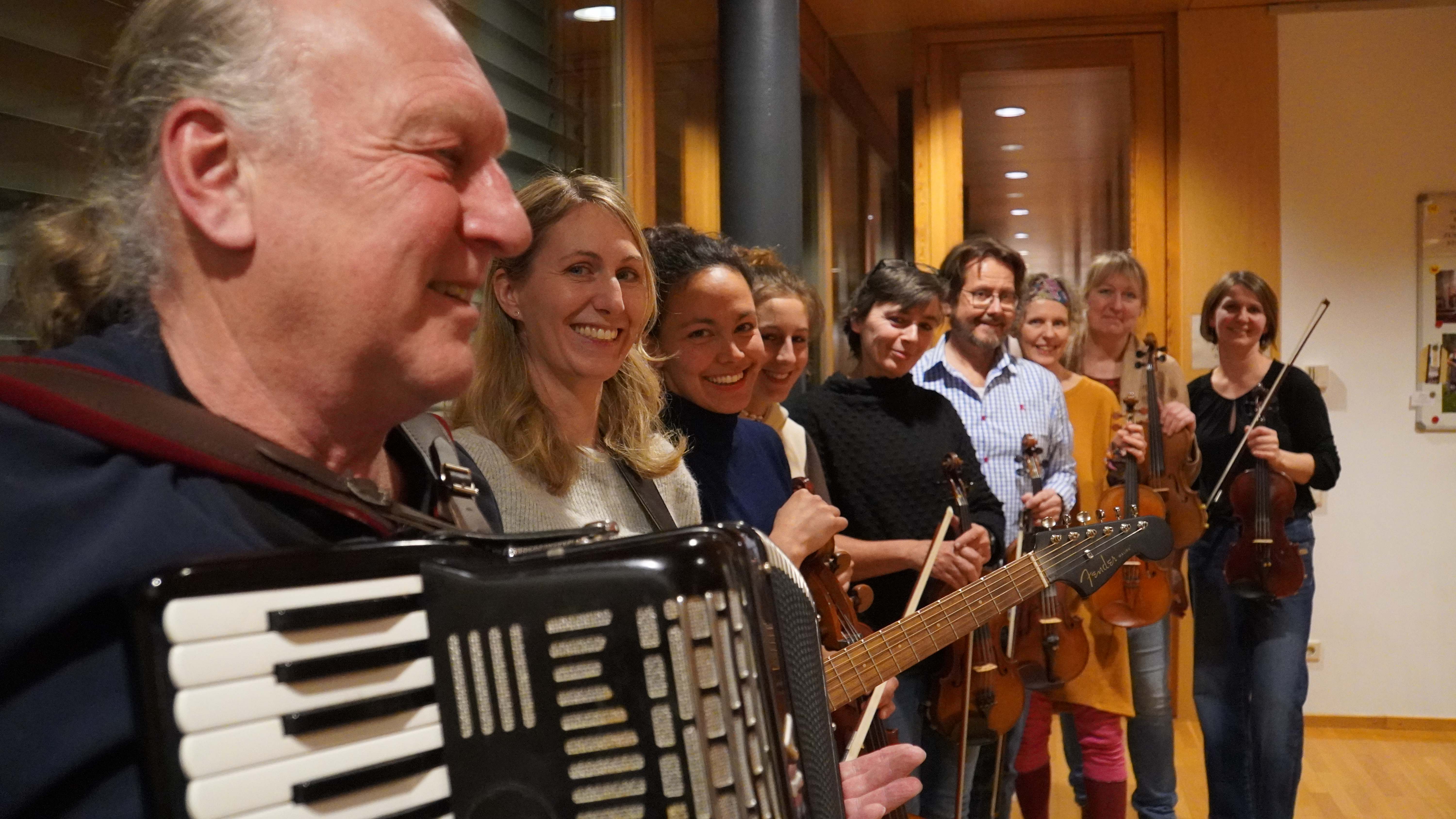 Folkestra mit Akkordeon